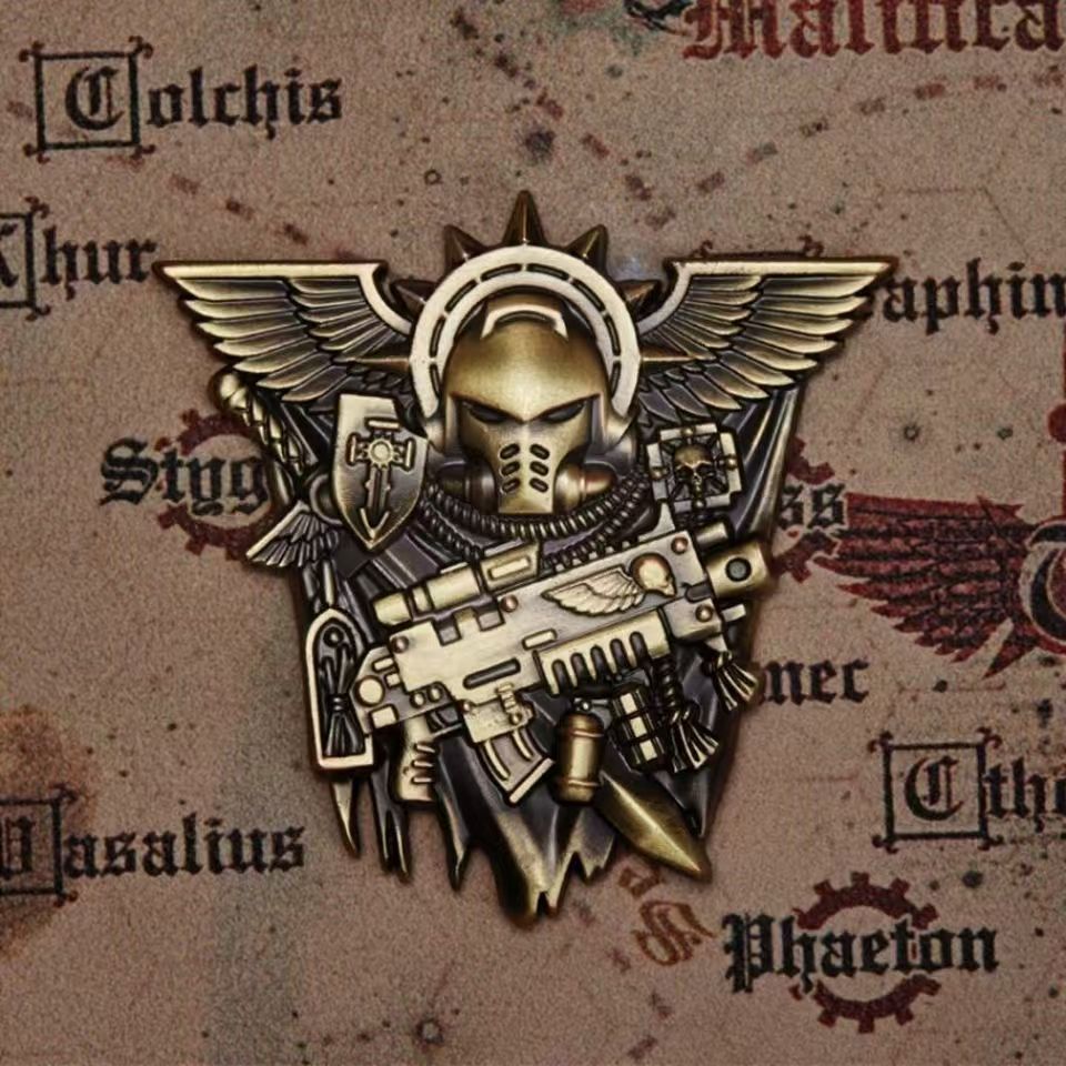 Vintage Collectible Guns - Vintage gevleugelde helm gunmetal broche retro